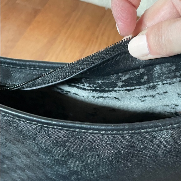 Authentic Gucci Black Logo Shoulder Bag - Picture 14 of 15